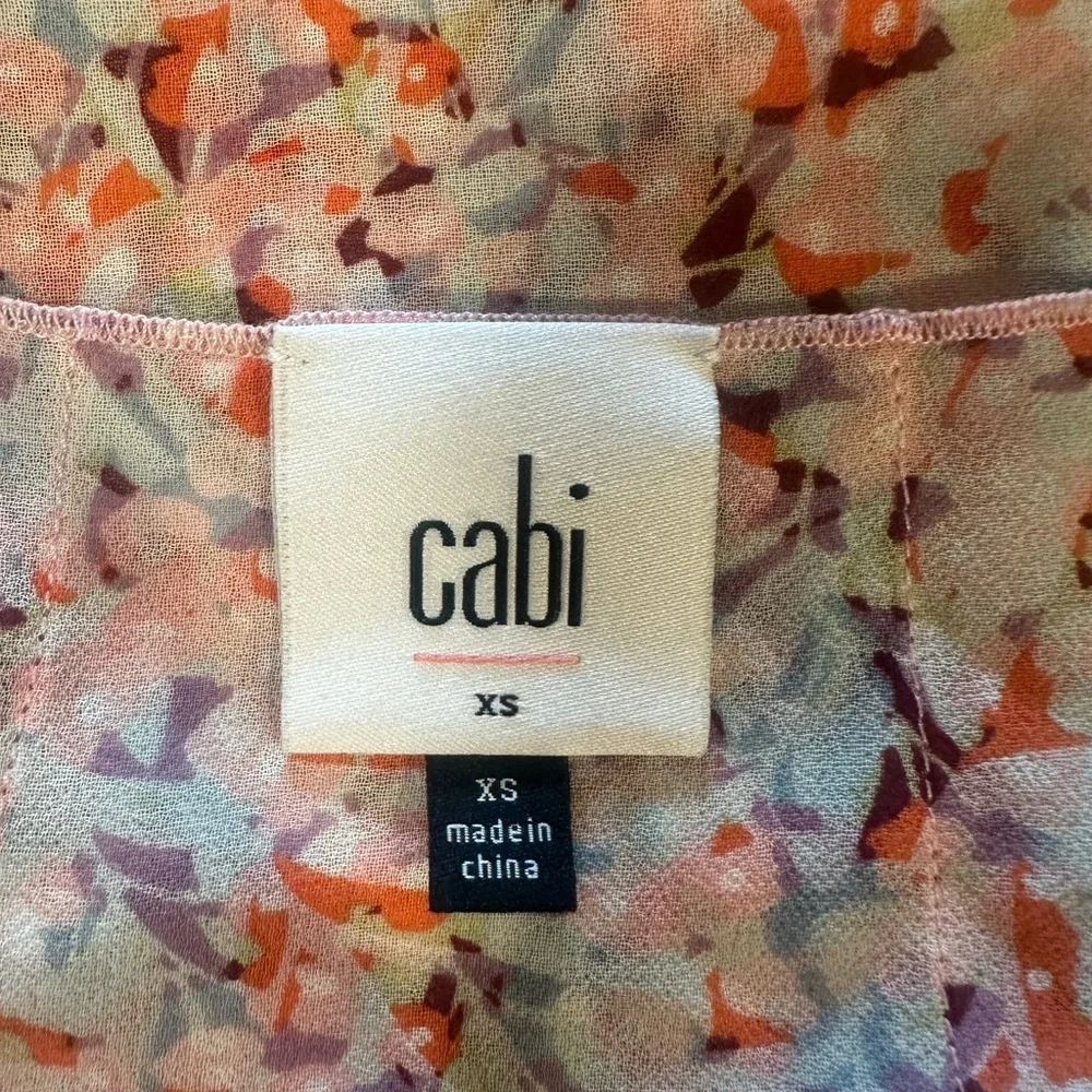 Cabi Sleeveless Floral Blouse Size XS White Pink V Neckline Style # 5032